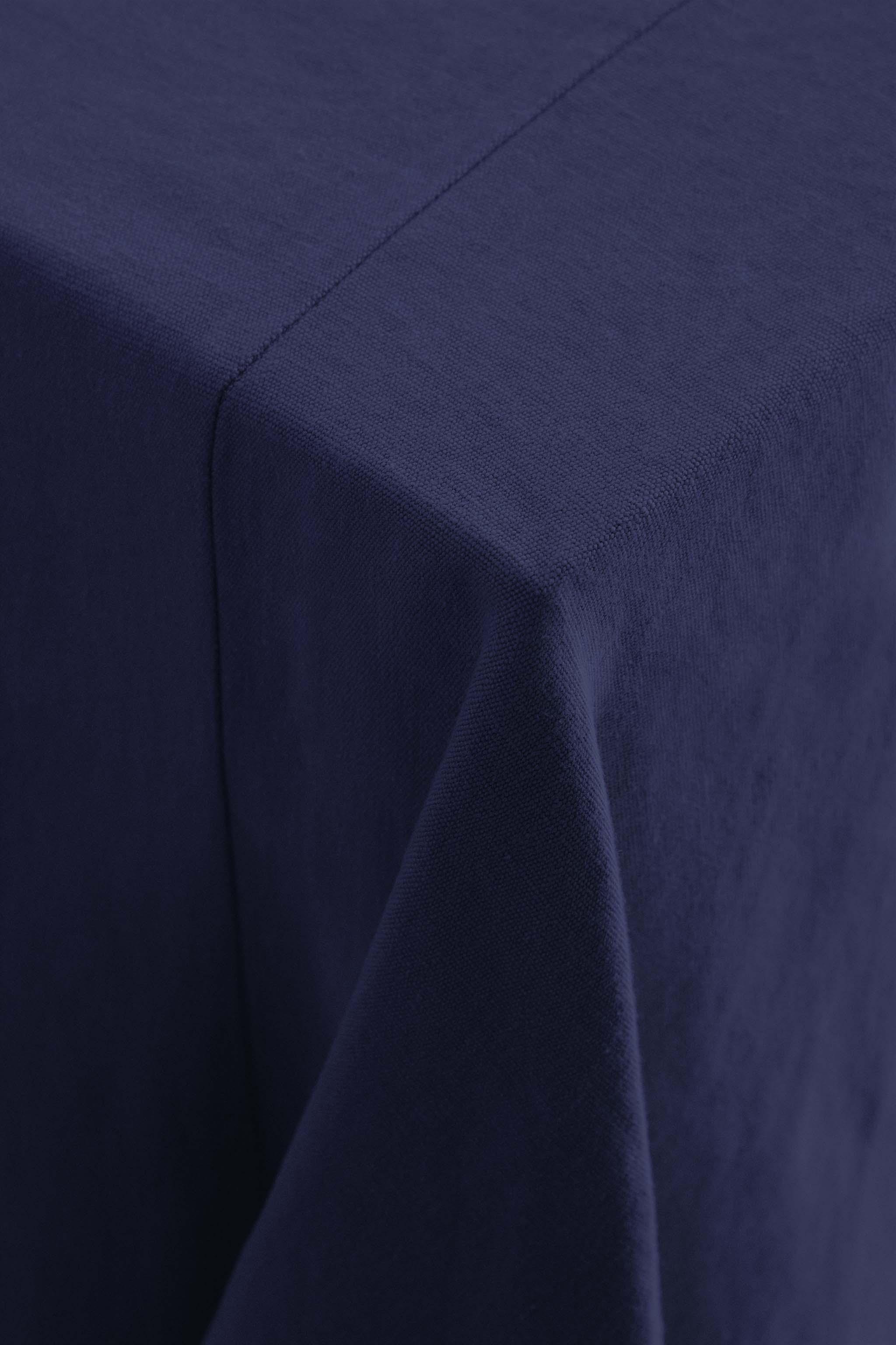 TABLECLOTH 01